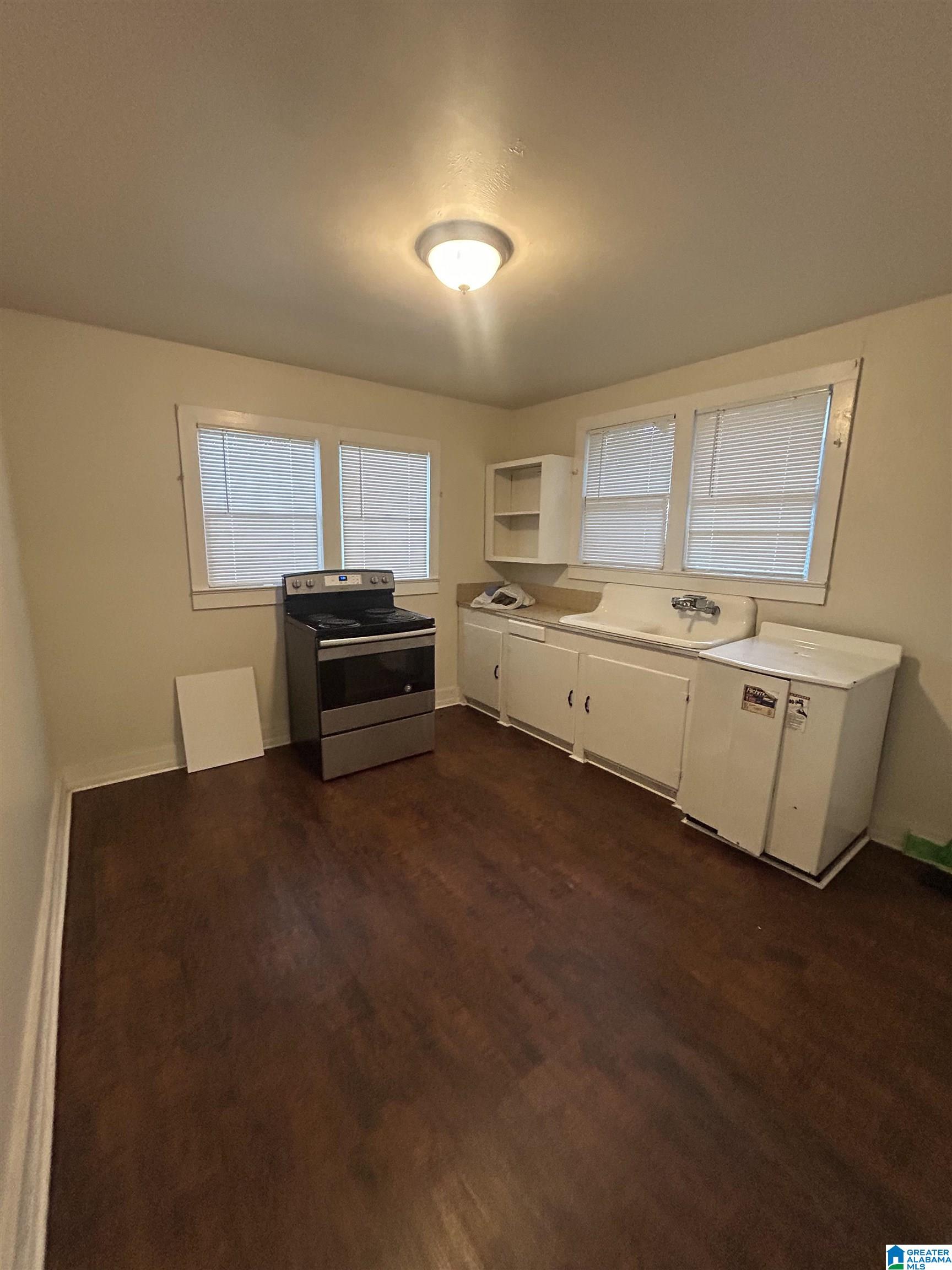 1104 8th Avenue Jasper, AL 35501 - Photo 5 of 57