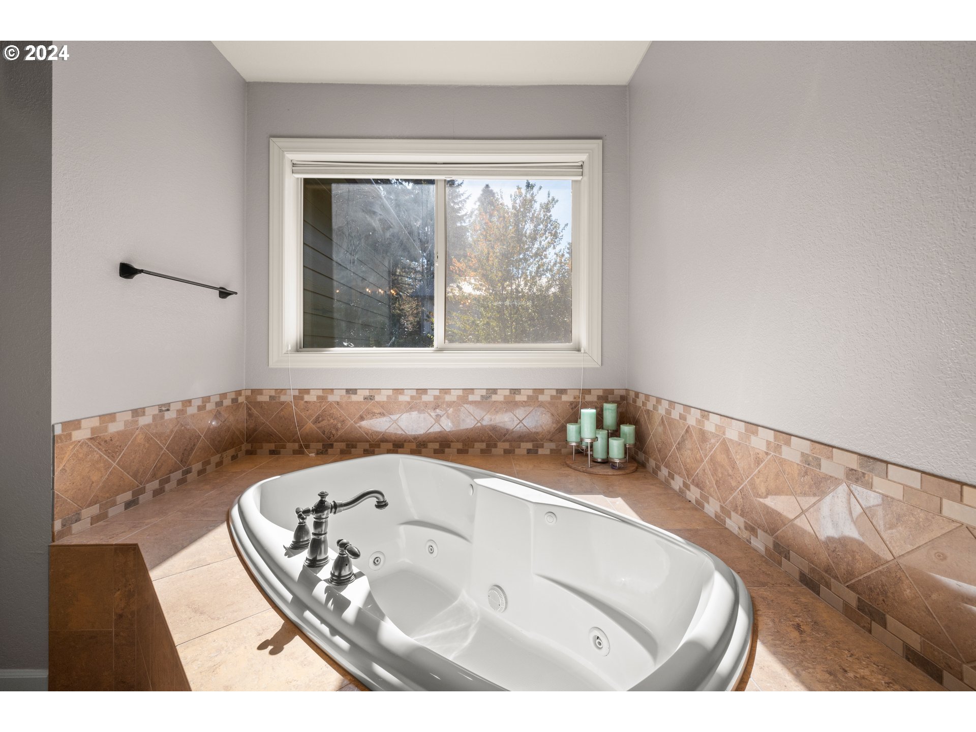 606 Northwest 24th Circle Camas, WA 98607 - Photo 31 of 48 a bathroom with a bathtub and a window