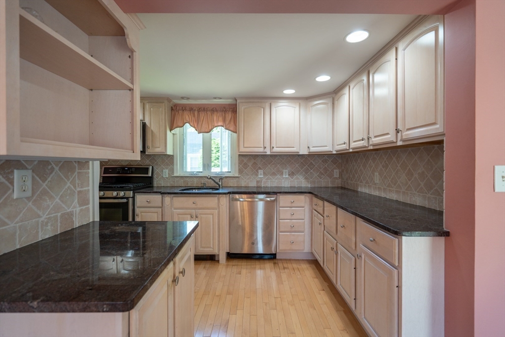 7 Wethersfield Street Rowley, MA 01969 - Photo 6 of 25 Gallery Image 6