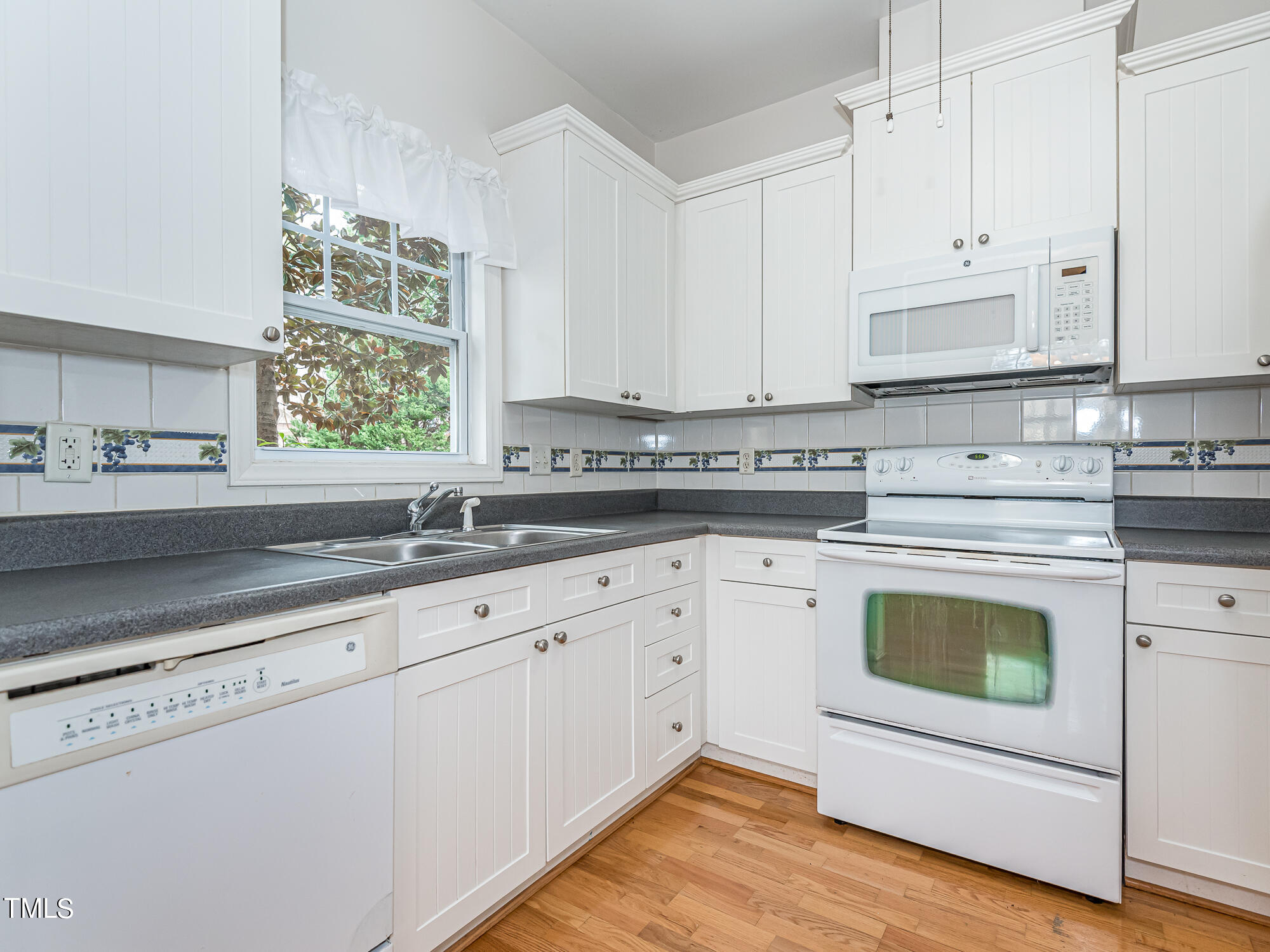 8041 Allyns Landing Way, Unit 103 Raleigh, NC 27615 - Photo 20 of 33 InTrust_Realty_Lee_8041_Allyns_Landing-0