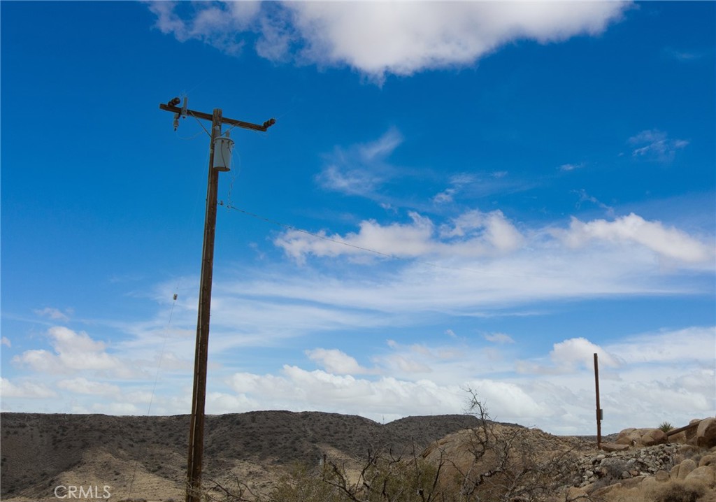 52500 Riverside Drive Pioneertown, CA 92268 - Photo 22 of 23 a view of a sky from a yard
