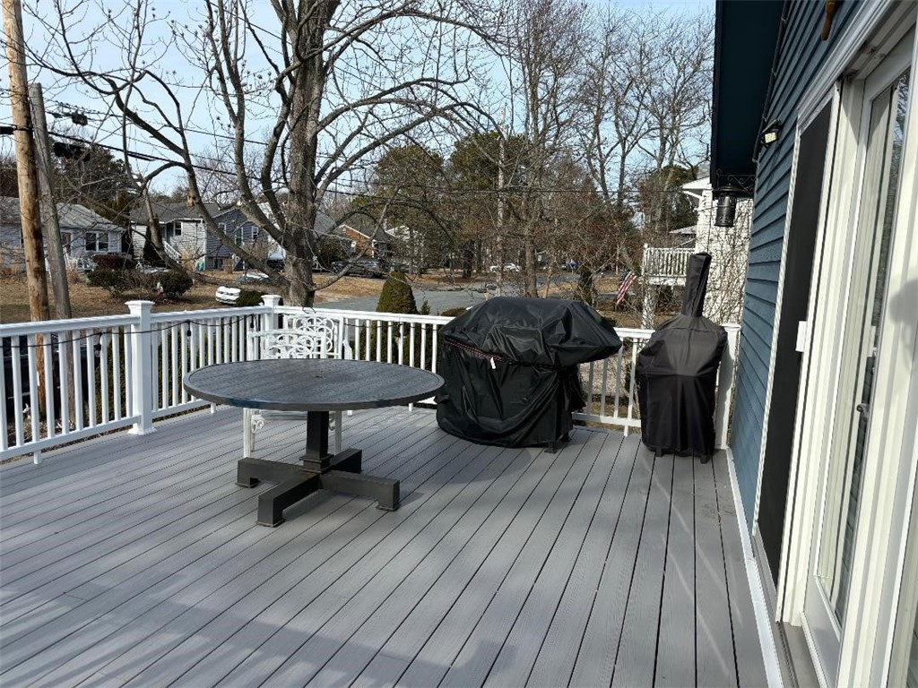 75 Hemlock Road South Kingstown, RI 02879 - Photo 5 of 32