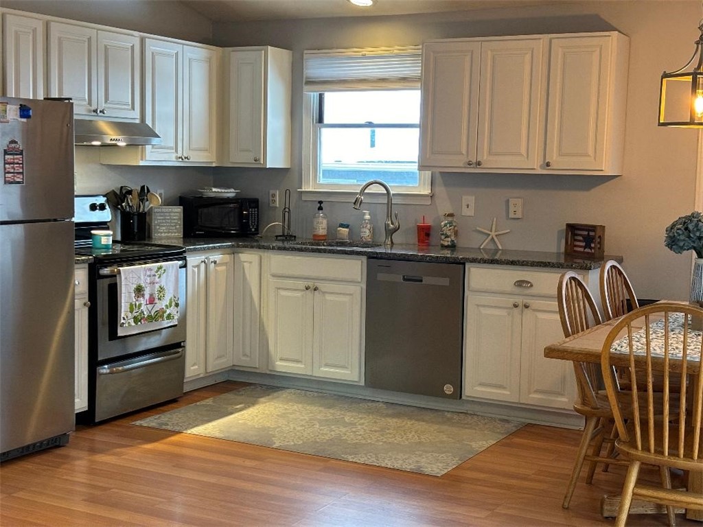 75 Hemlock Road South Kingstown, RI 02879 - Photo 8 of 32