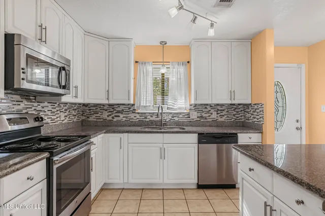 $289,000 | 109 South Wright Avenue, Long Beach, MS 39560