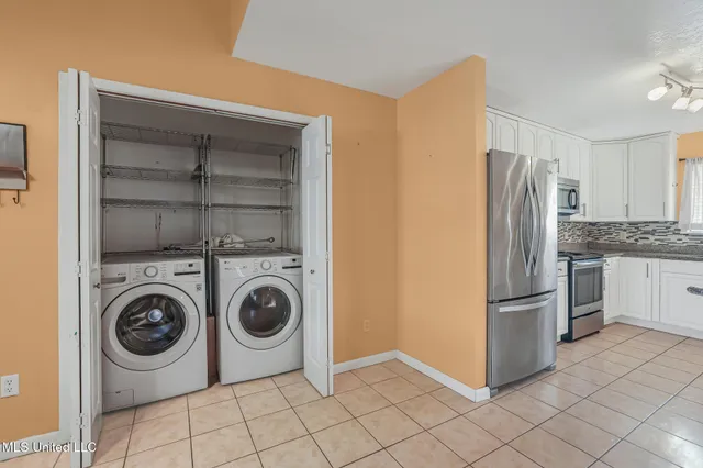 $289,000 | 109 South Wright Avenue, Long Beach, MS 39560