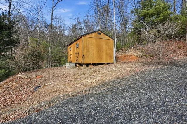 $179,000 | 840 Summit Ridge Road, Purlear, NC 28665