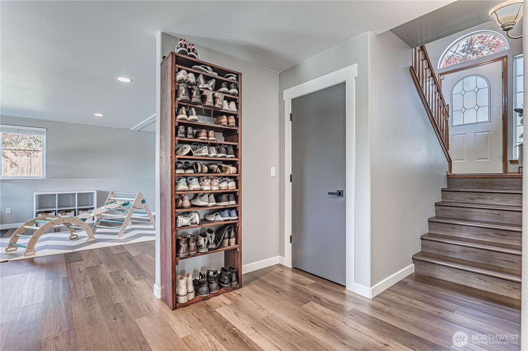 185 Fox Run Wenatchee, WA 98801 - Photo 30 of 39 a view of a hallway with wooden floor windows and entryway