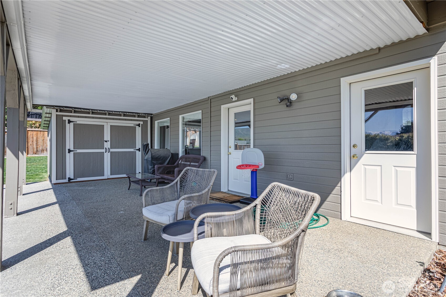 185 Fox Run Wenatchee, WA 98801 - Photo 35 of 39 a dining room with furniture and window