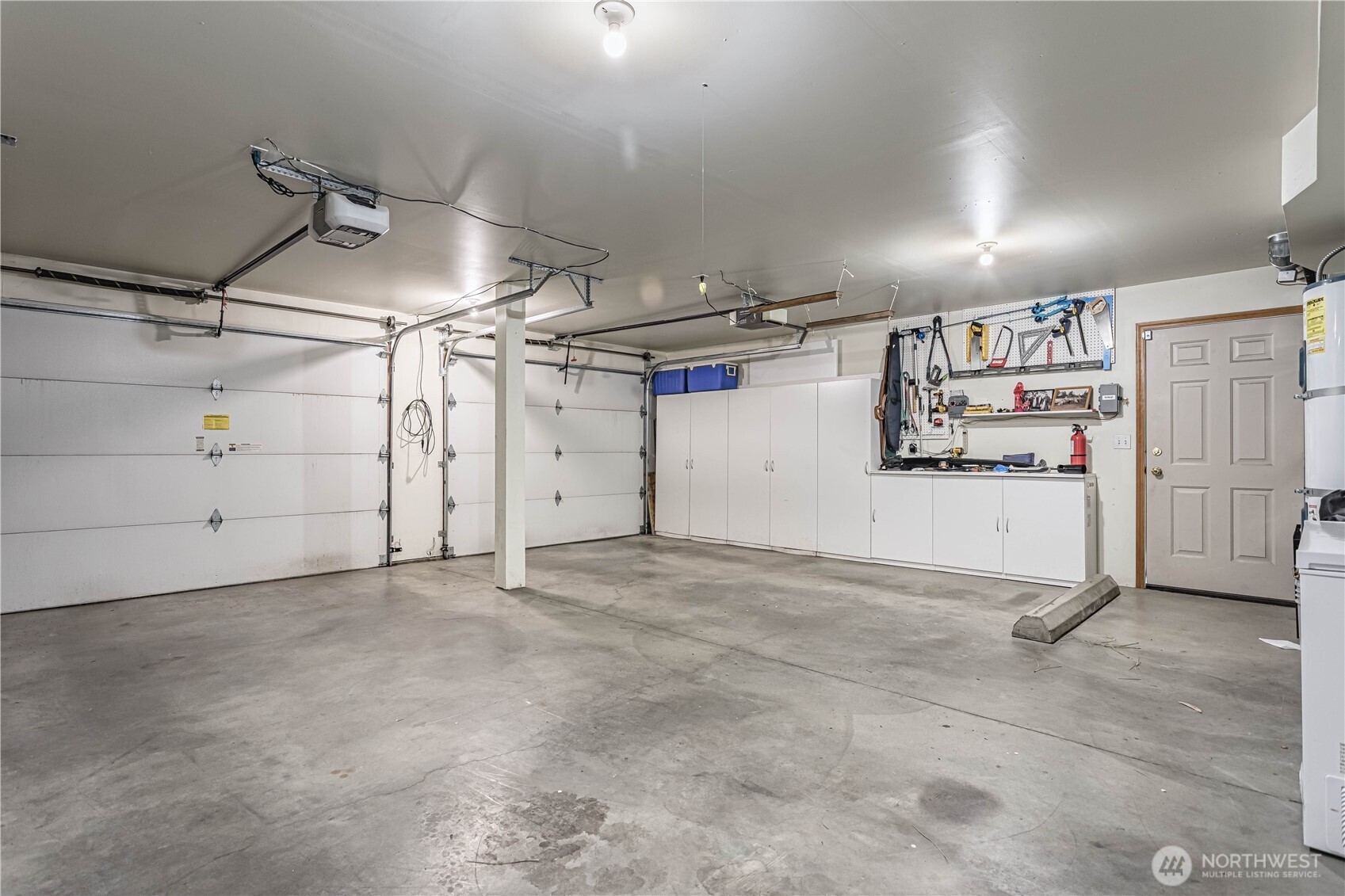 185 Fox Run Wenatchee, WA 98801 - Photo 38 of 39 a view of a garage