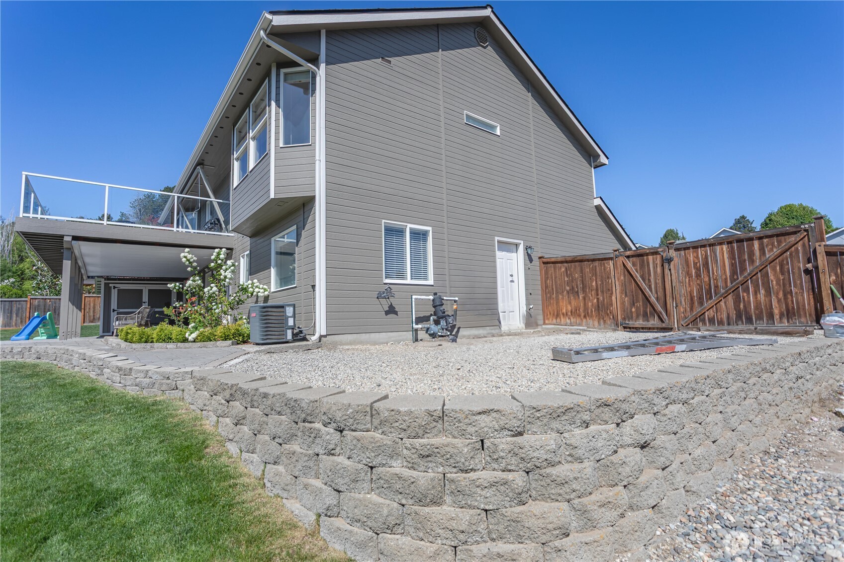 185 Fox Run Wenatchee, WA 98801 - Photo 39 of 39 a view of a house with backyard and sitting area