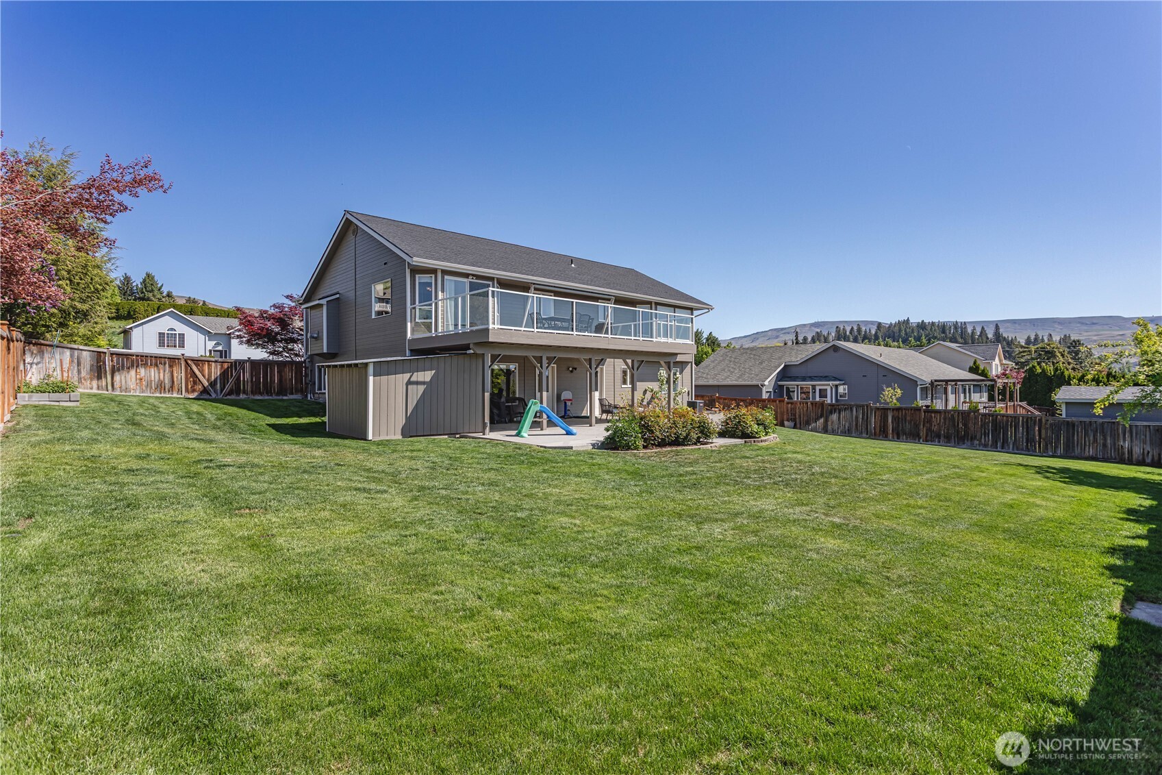 185 Fox Run Wenatchee, WA 98801 - Photo 5 of 39 a house view with a garden space