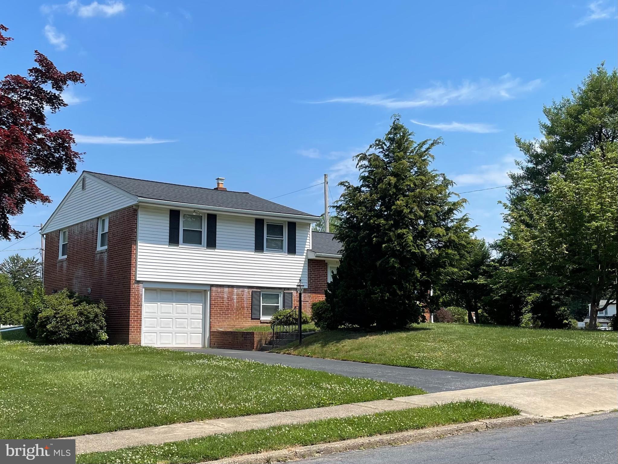 312 Candlewood Road Broomall, PA 19008 - Photo 2 of 17 Gallery Image 2