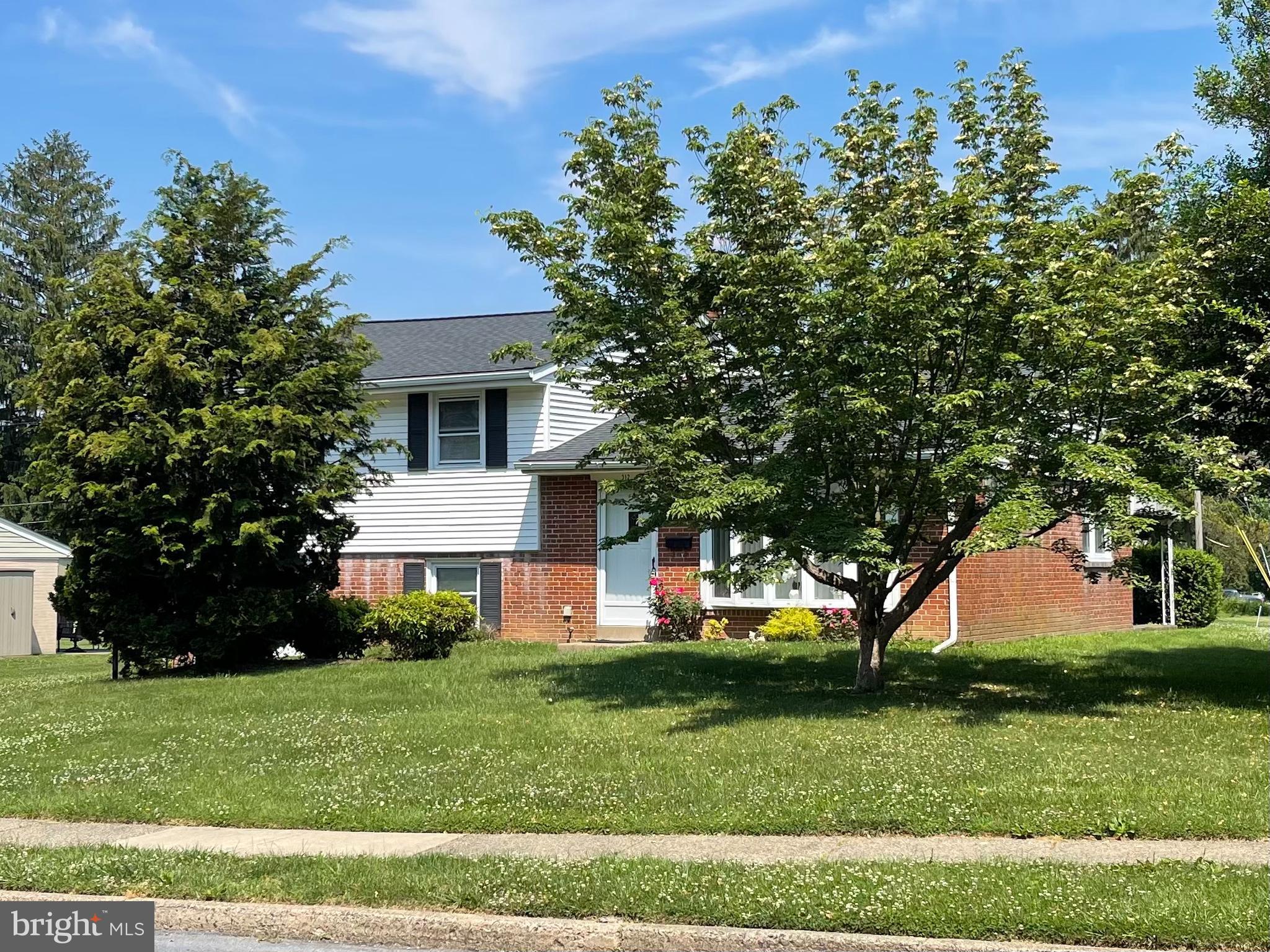 312 Candlewood Road Broomall, PA 19008 - Photo 3 of 17 Gallery Image 3