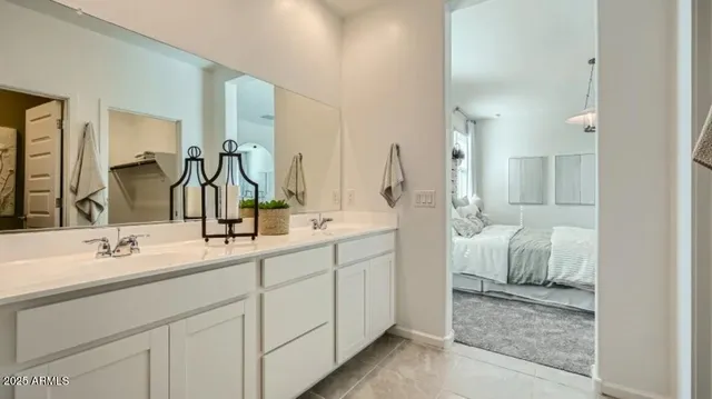 a en suite bathroom with double sink and a mirror