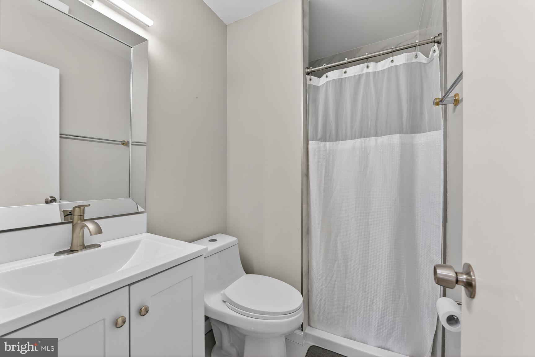 2972 Valera Court Vienna, VA 22181 - Photo 12 of 20 primary bathroom