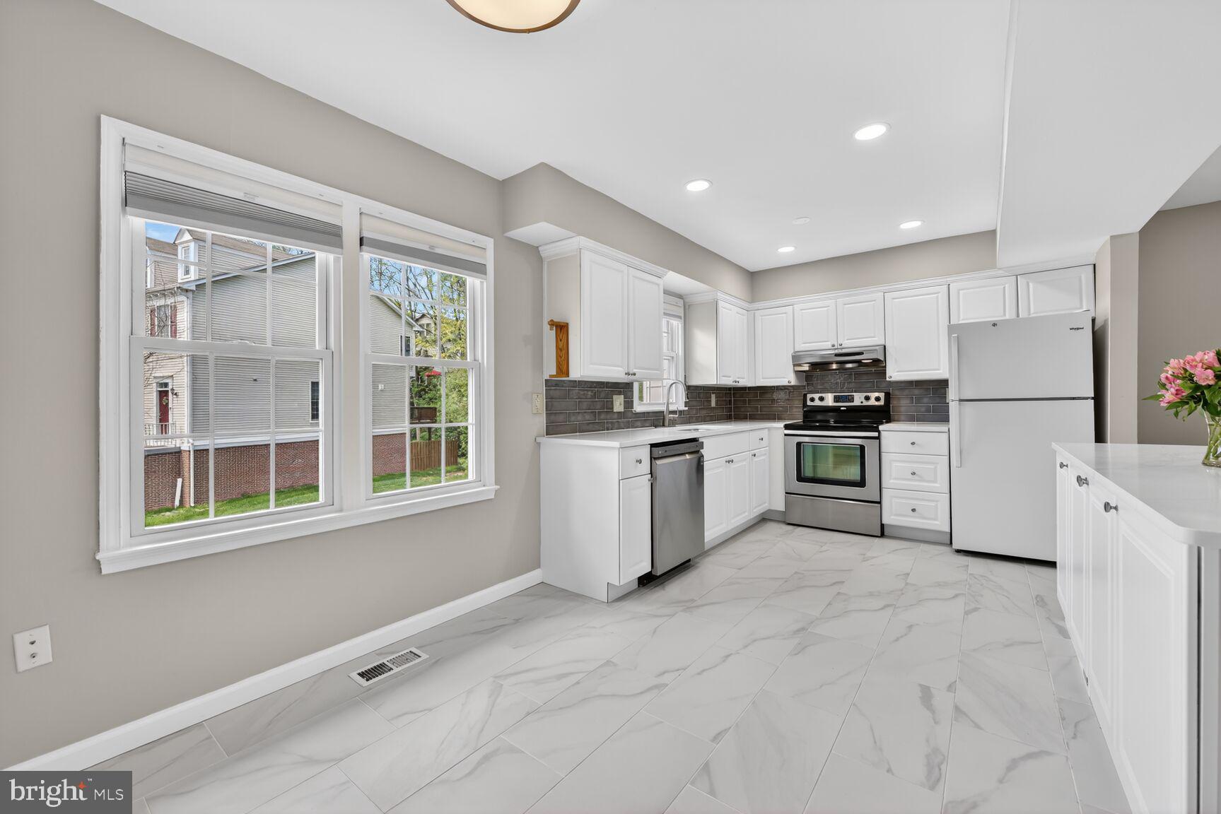 2972 Valera Court Vienna, VA 22181 - Photo 8 of 20