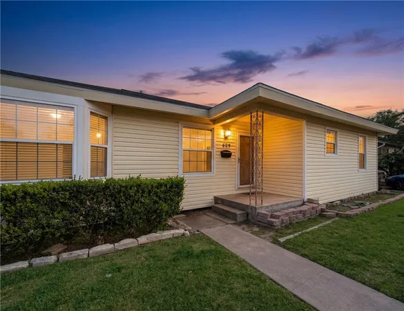 $1,825 | 629 Sheridan Drive, Corpus Christi, TX 78412