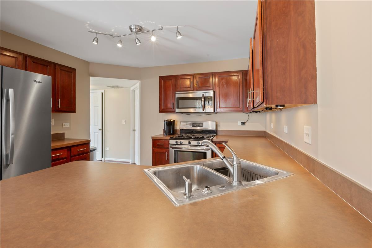 3727 Mustang Road Joliet, IL 60435 - Photo 9 of 18