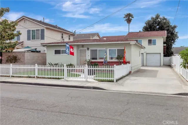 $1,675,000 | 18443 Patterson Lane, Huntington Beach, CA 92648