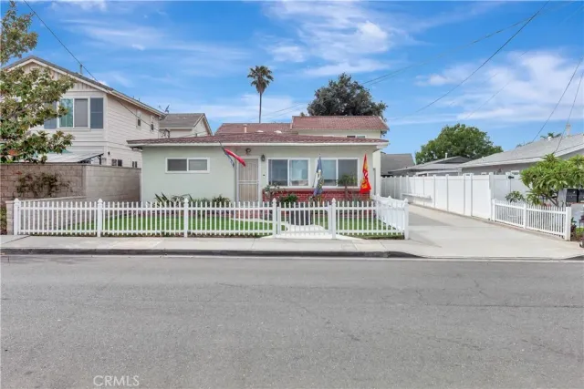$1,675,000 | 18443 Patterson Lane, Huntington Beach, CA 92648