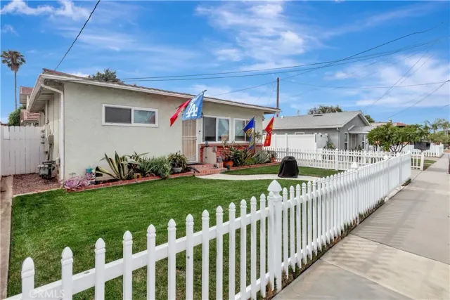 $1,675,000 | 18443 Patterson Lane, Huntington Beach, CA 92648