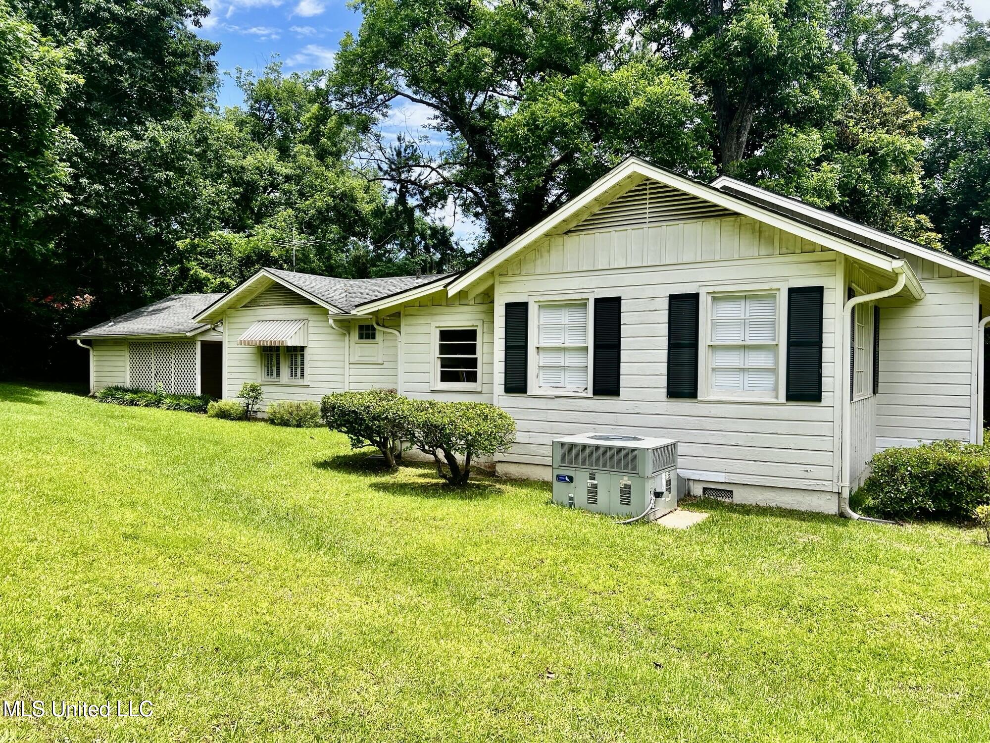 400 Spring Street Lexington, MS 39095 - Photo 3 of 45 IMG_1716