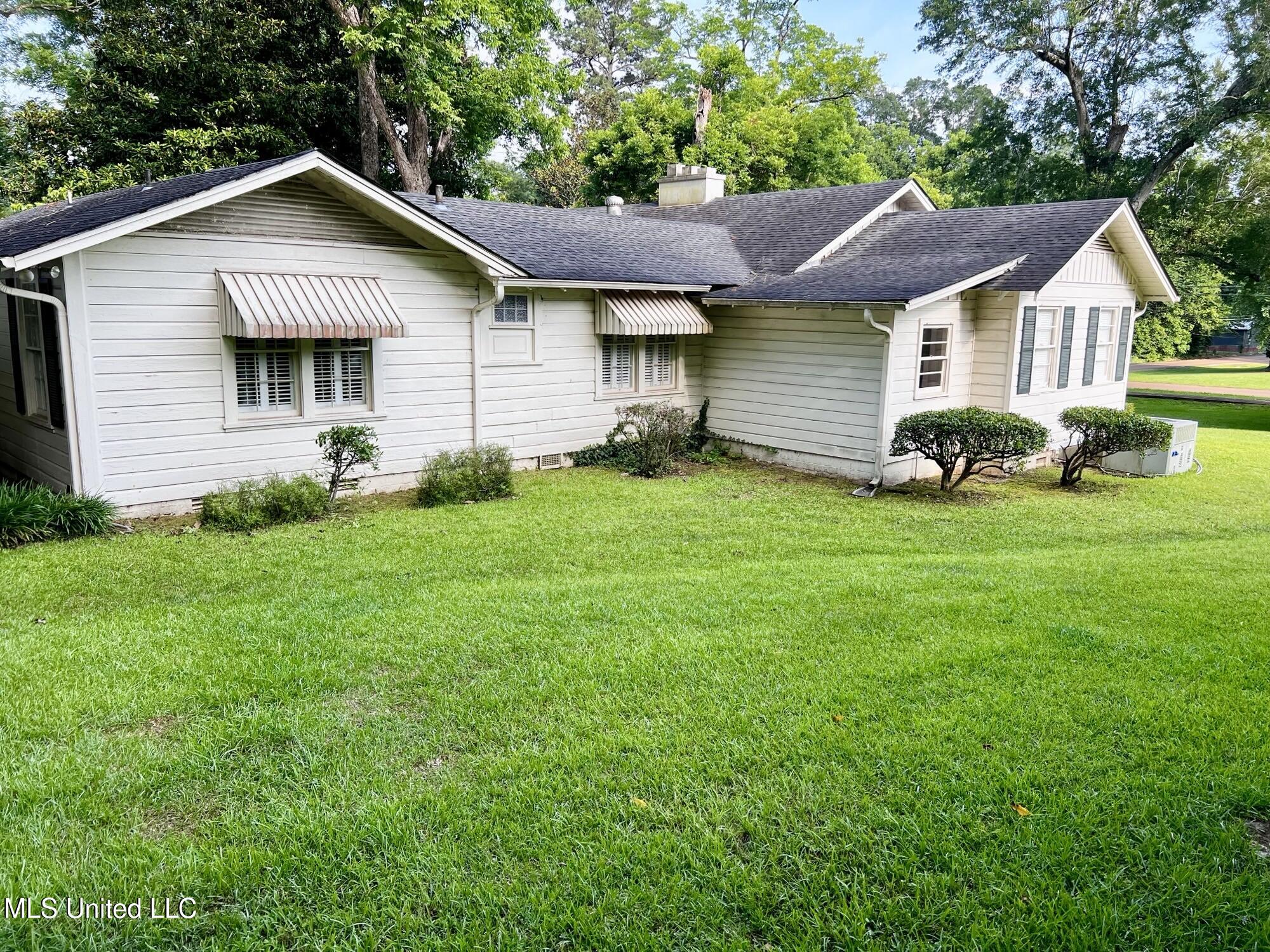 400 Spring Street Lexington, MS 39095 - Photo 6 of 45 IMG_1624