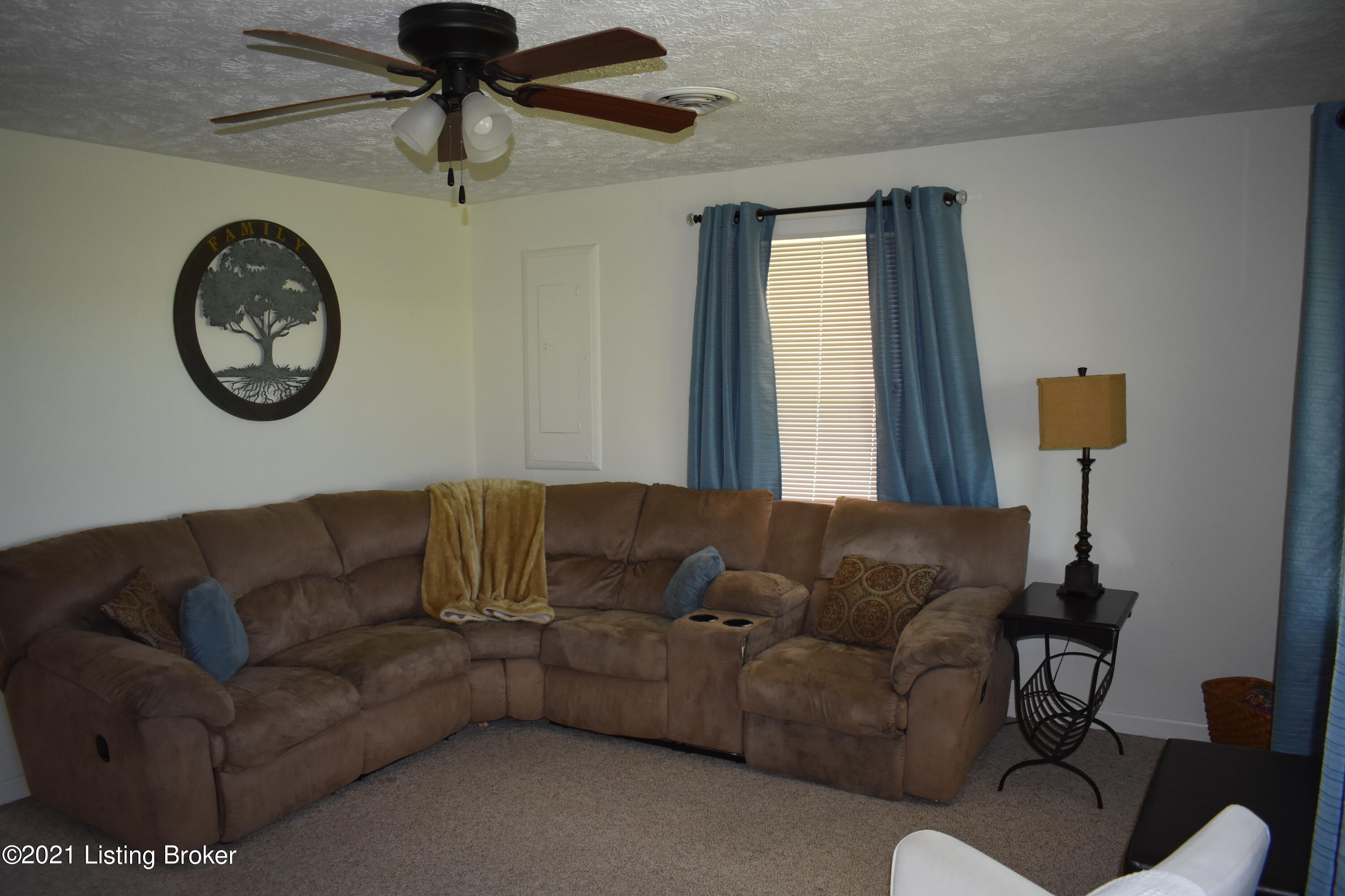 9510 Anneta Road Leitchfield, KY 42754 - Photo 6 of 28 DSC_0344