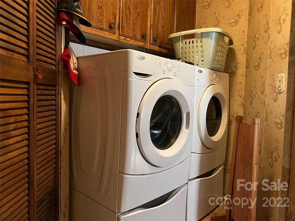 396 Jacobs Road Bryson City, NC 28713 - Photo 29 of 43 a utility room with dryer and washer