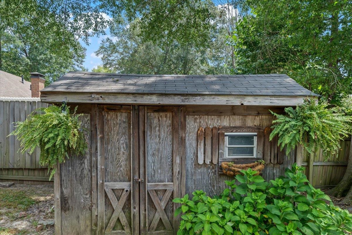 8417 Bazemore Road Memphis, TN 38018 - Photo 29 of 39 a backyard of a house with seating space