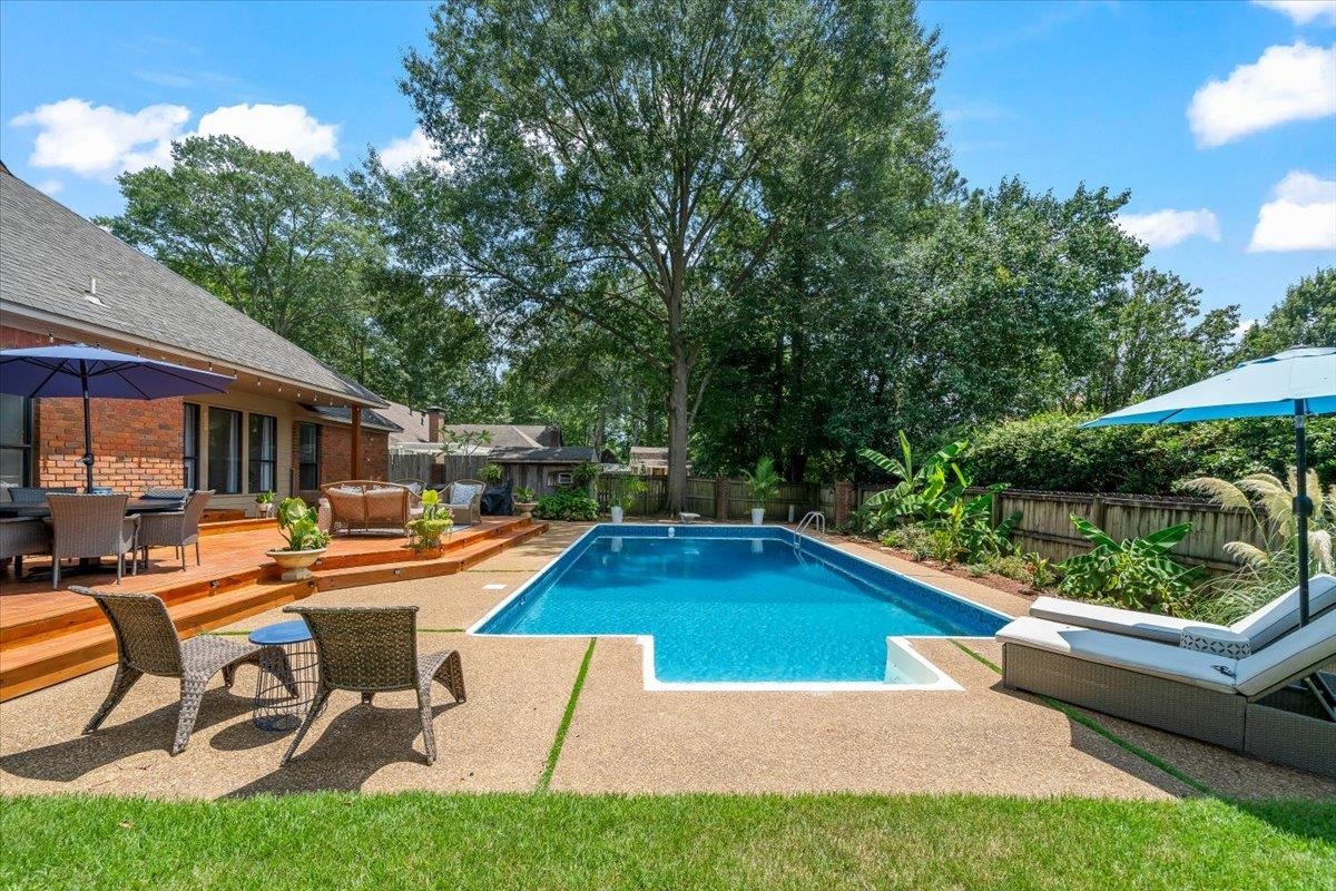 8417 Bazemore Road Memphis, TN 38018 - Photo 32 of 39 a view of a house with swimming pool and sitting area