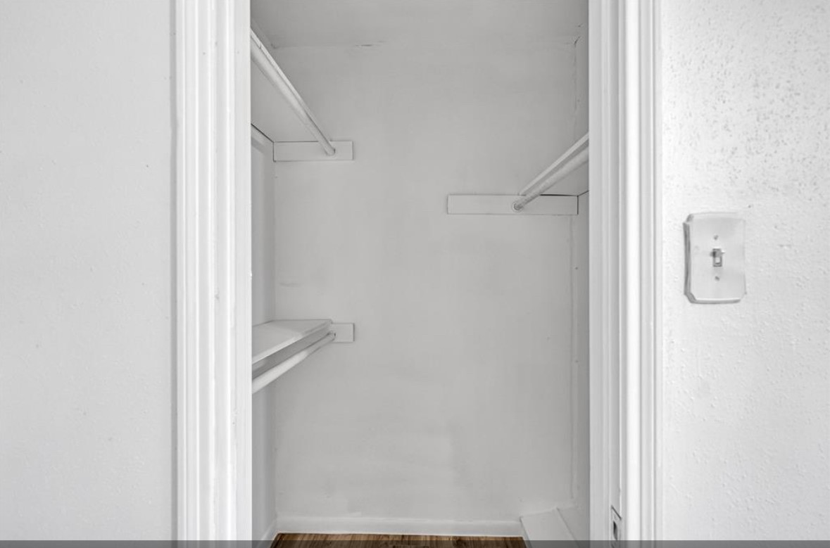 8447 Sterlingshire Street Houston, TX 77078 - Photo 25 of 26 a view of bathroom