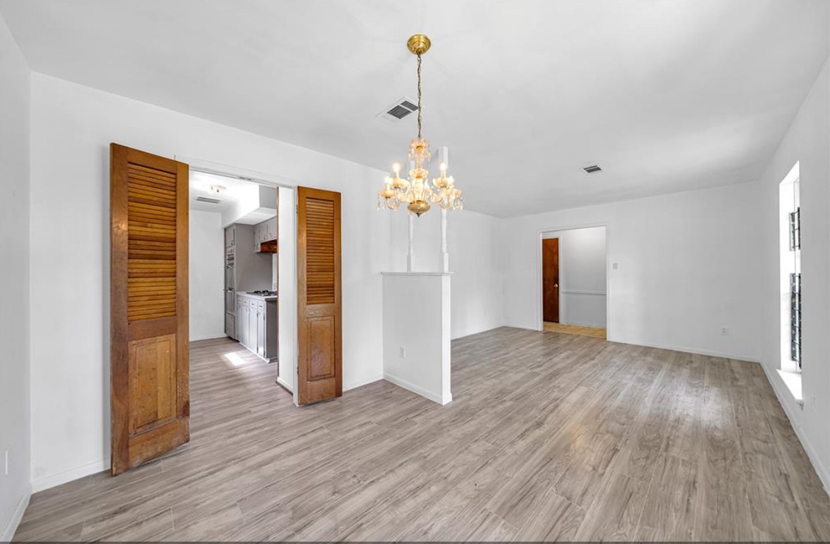 8447 Sterlingshire Street Houston, TX 77078 - Photo 3 of 26 a view interior of the house