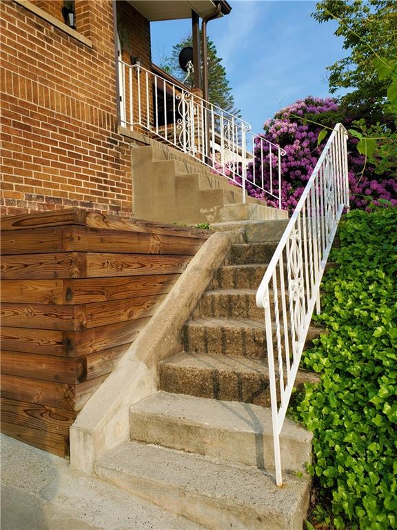 743 Wolf Avenue Rochester, PA 15074 - Photo 2 of 25 Gallery Image 2