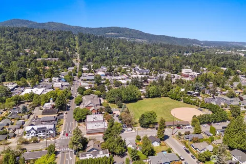 $1,199,999 | 60 2nd Avenue Northeast, Issaquah, WA 98027