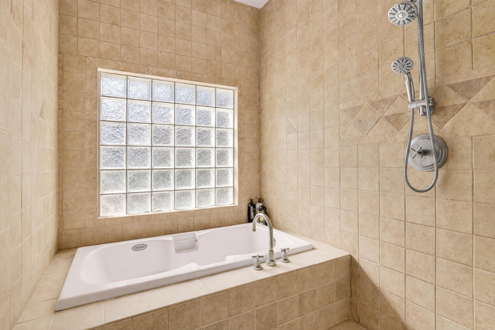 916 Roberts Road Delray Beach, FL 33483 - Photo 11 of 26 Shower and Spa Tub