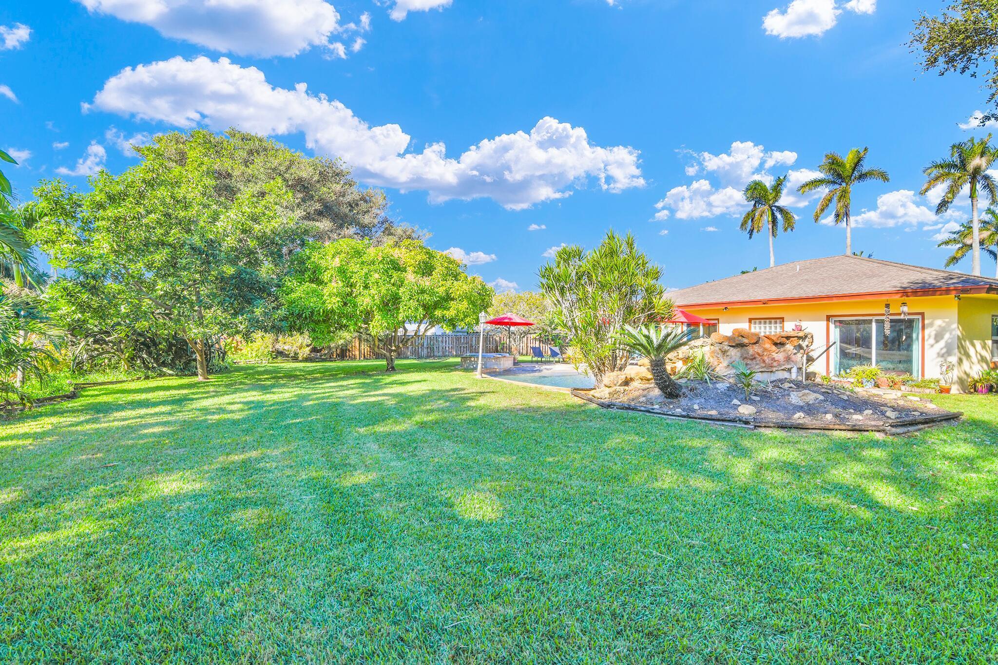 916 Roberts Road Delray Beach, FL 33483 - Photo 20 of 26 Private Fenced Yard