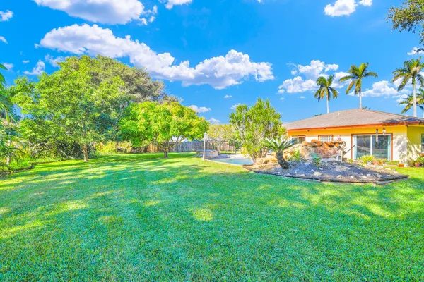 $7,000 | 916 Roberts Road, Delray Beach, FL 33483