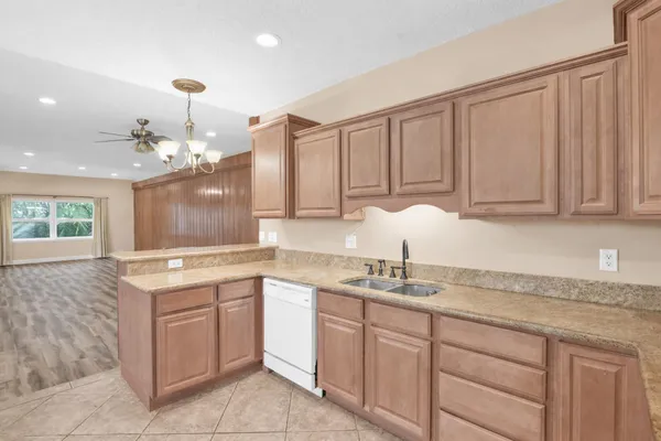 $7,000 | 916 Roberts Road, Delray Beach, FL 33483