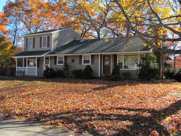 43 Clarence Road Bellingham, MA 02019 - Photo 1 of 10 Gallery Image 1
