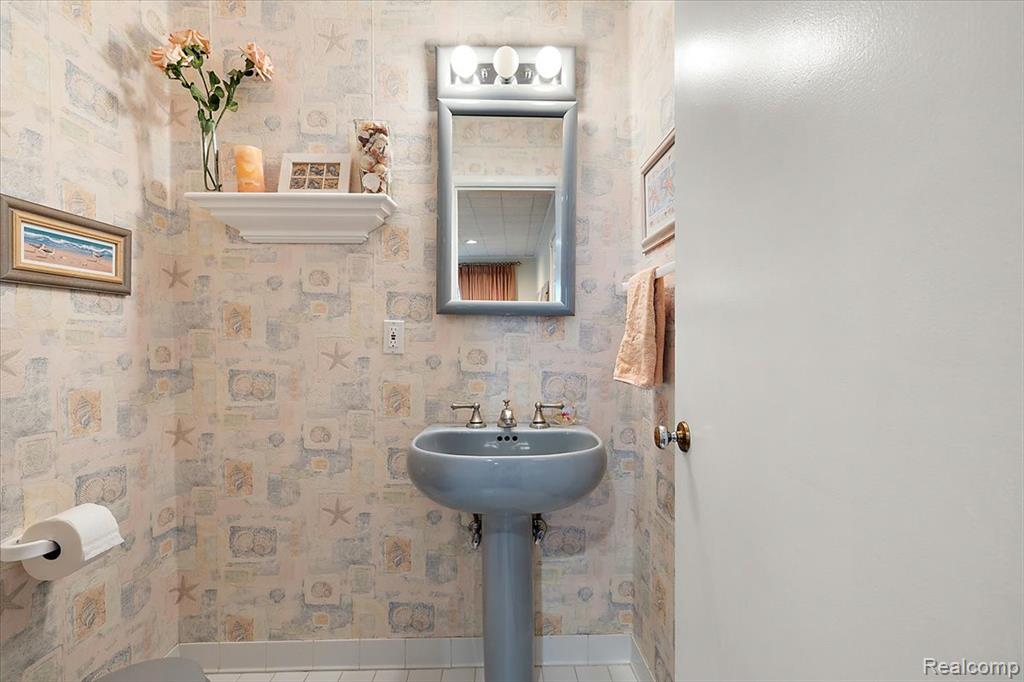 4399 Midrow Road Waterford, MI 48329 - Photo 20 of 41 Gallery Image 20