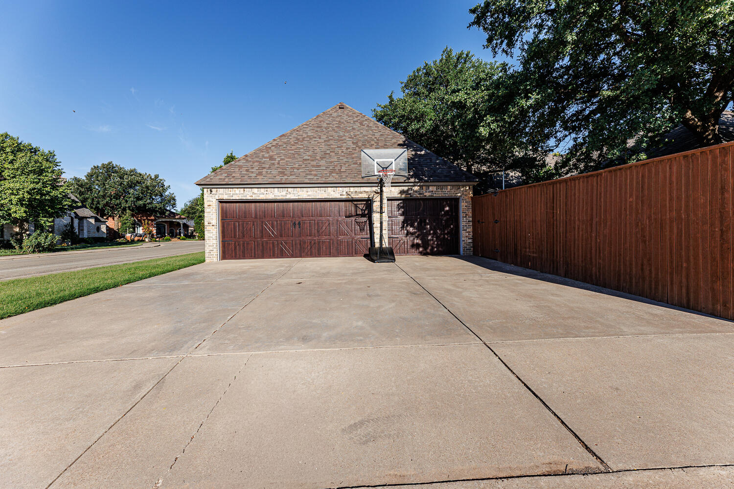 9809 Topeka Avenue Lubbock, TX 79424 - Photo 87 of 87 Garage