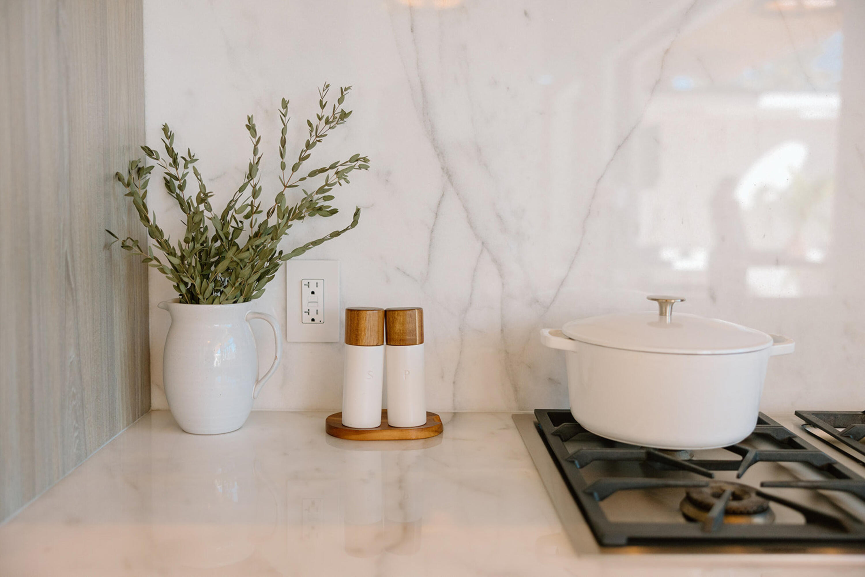 3 Makena Lane Rancho Mirage, CA 92270 - Photo 13 of 38 a vase of flowers sitting on a table