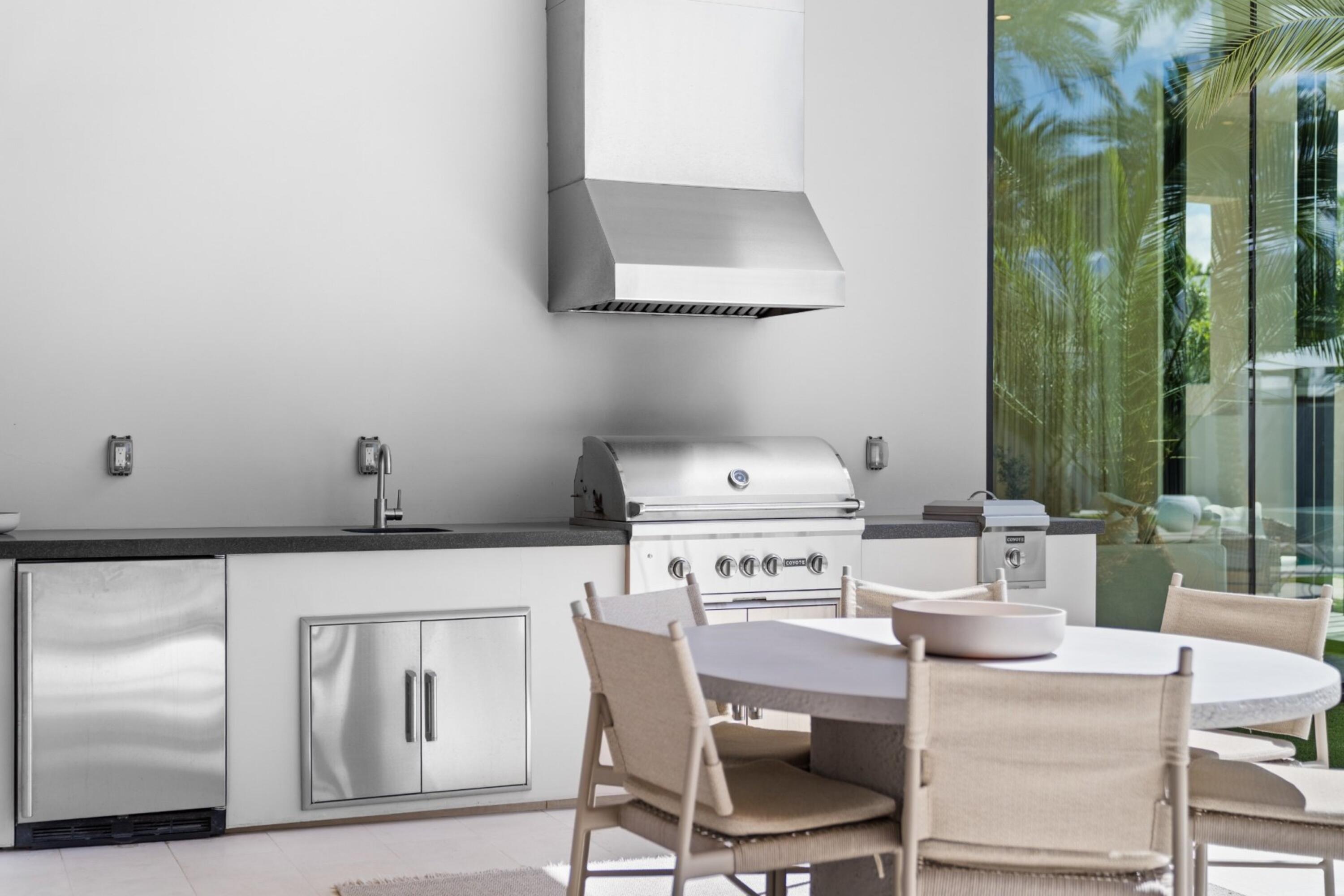 3 Makena Lane Rancho Mirage, CA 92270 - Photo 35 of 38 a white stove top oven sitting next to a white wall