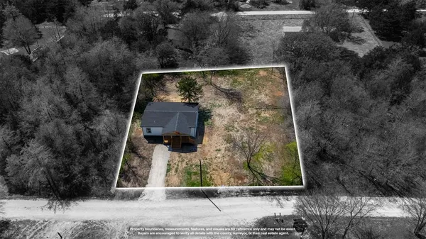 a view of a back yard