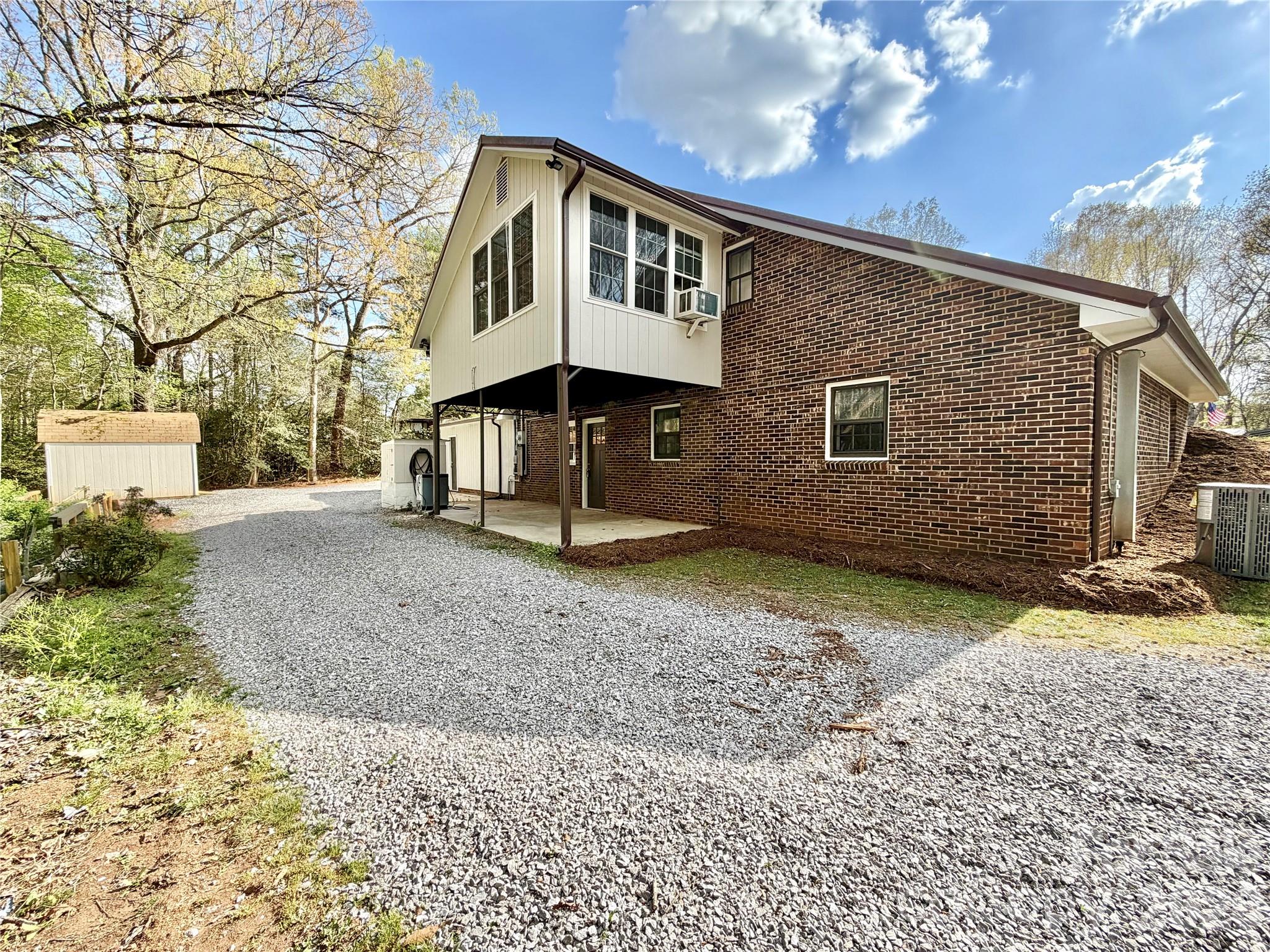6530 Curlee Road Conover, NC 28613 - Photo 4 of 31