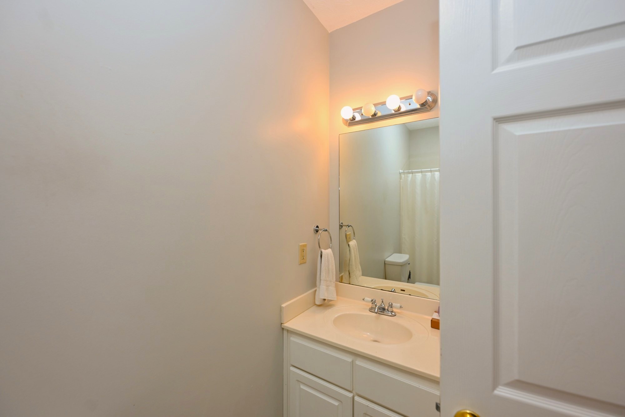 910 Churchill Crossing Madison, TN 37115 - Photo 26 of 38 a bathroom with a sink and a mirror