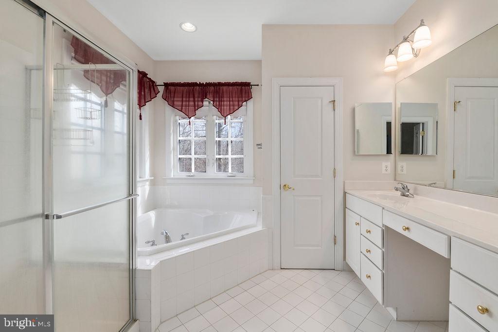 14367 Crawleys Dam Road Goldvein, VA 22720 - Photo 25 of 46 Master bath!