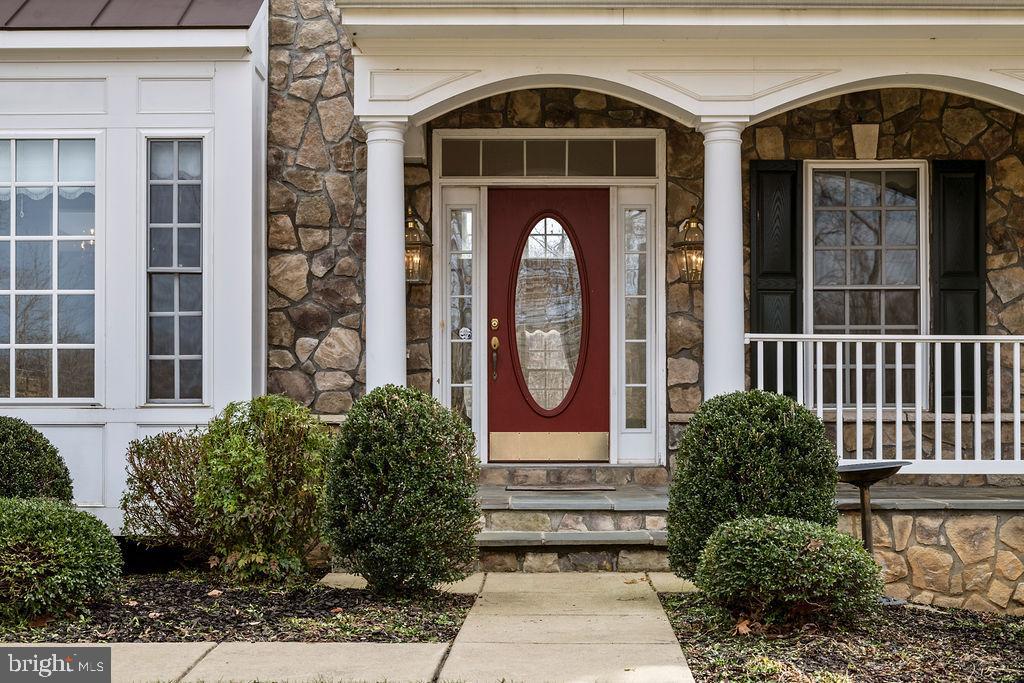 14367 Crawleys Dam Road Goldvein, VA 22720 - Photo 5 of 46 Well-landscaped entrance