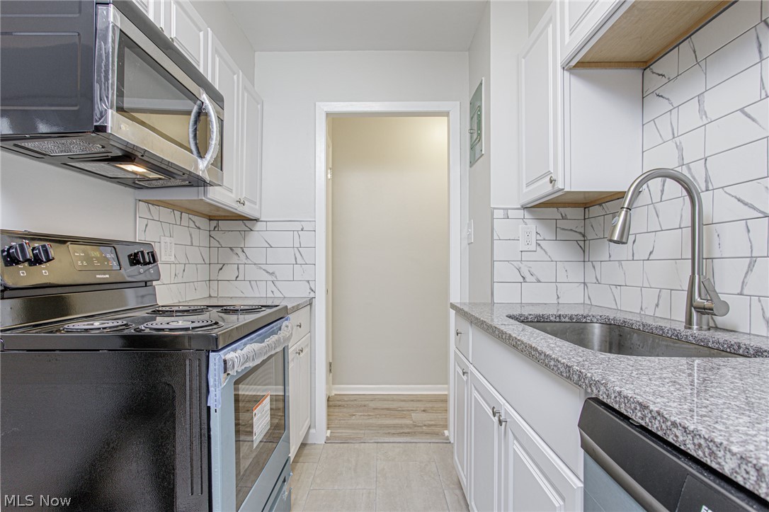 17909 Brazil Road Cleveland, OH 44119 - Photo 4 of 35 Gallery Image 4